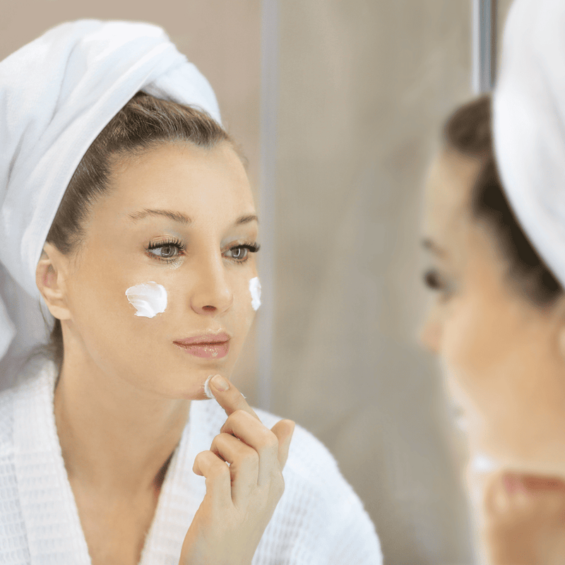 La routine anti-âge incontournable : 5 étapes pour une peau ferme, lumineuse et pleine d’éclat