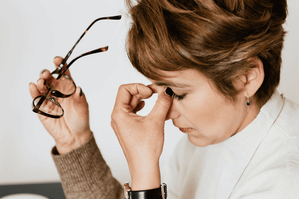 Le stress, ton pire ennemi beauté — et comment en libérer ta peau