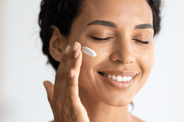 Pourquoi votre peau perd son éclat après 30 ans (et comment la réveiller)