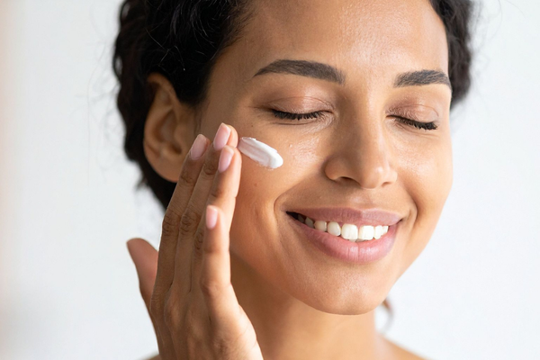 Pourquoi votre peau perd son éclat après 30 ans (et comment la réveiller)